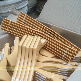 Combo 10 móc nhựa cho nữ cổ bằng, có đệm Combo 10 móc nhựa cho nữ cổ bằng, có đệm