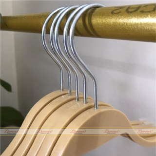 Combo 10 móc nhựa dáng gỗ, có đệm vai Combo 10 móc nhựa dáng gỗ, có đệm vai